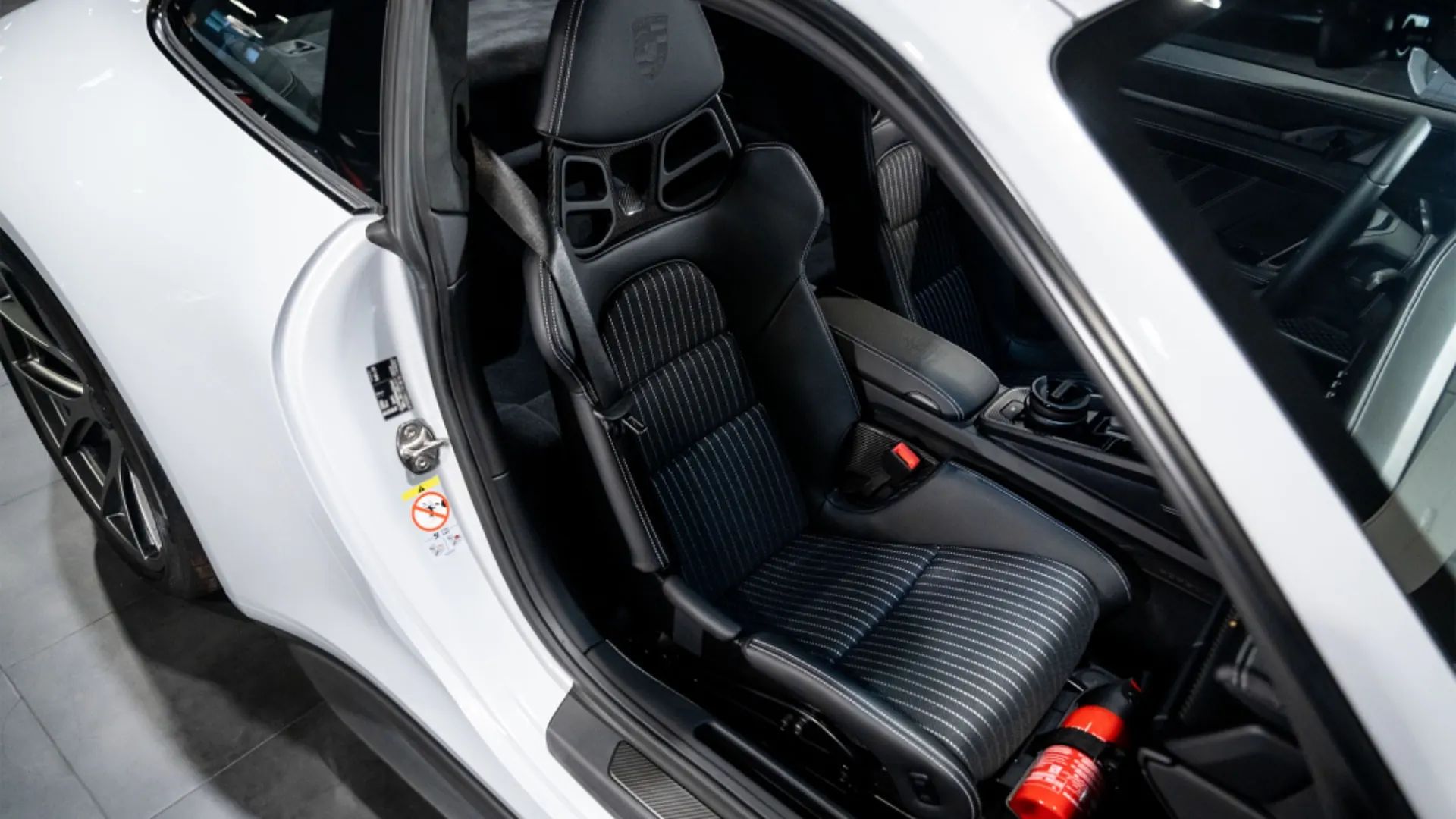 Porsche 911 — photo 14