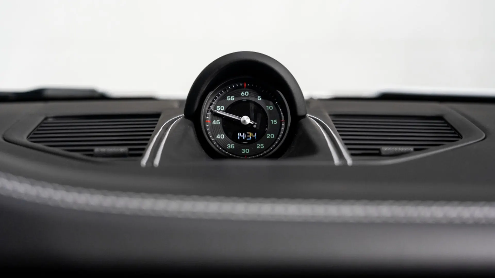 Porsche 911 — photo 25