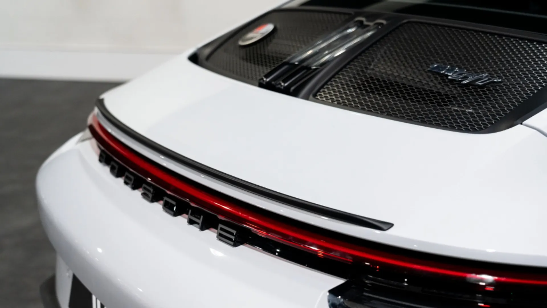 Porsche 911 — photo 9