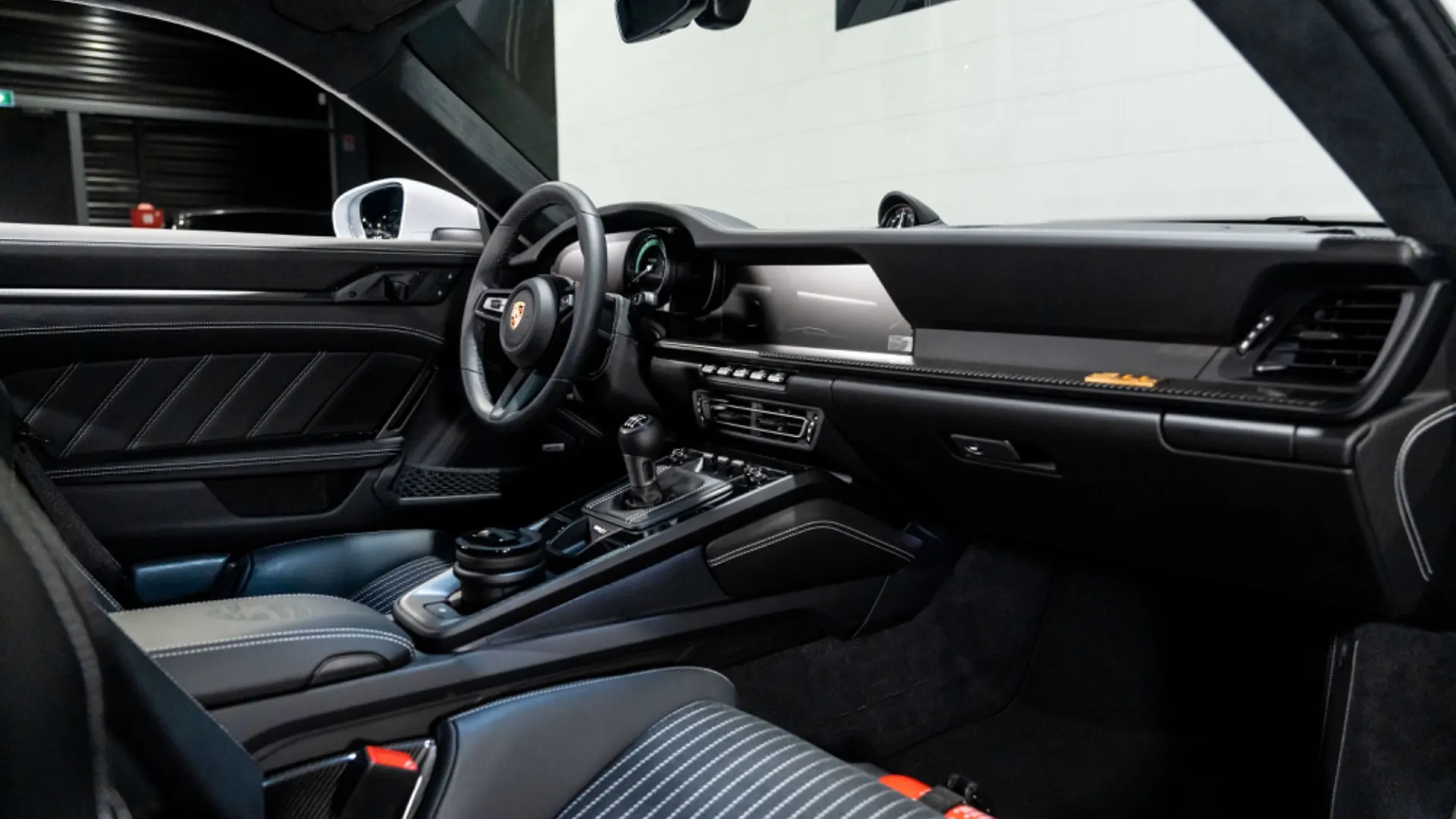 Porsche 911 — photo 19