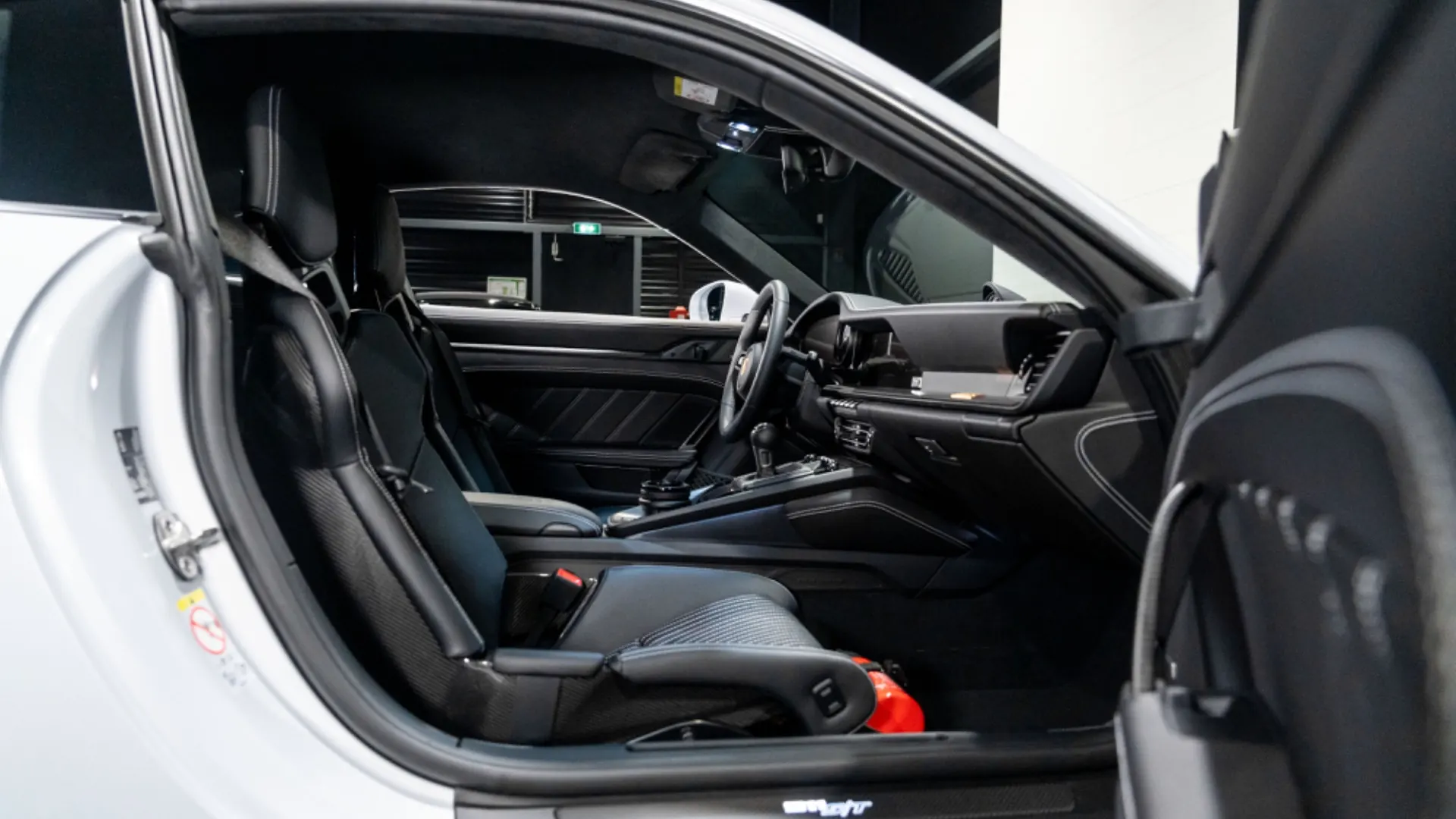 Porsche 911 — photo 13