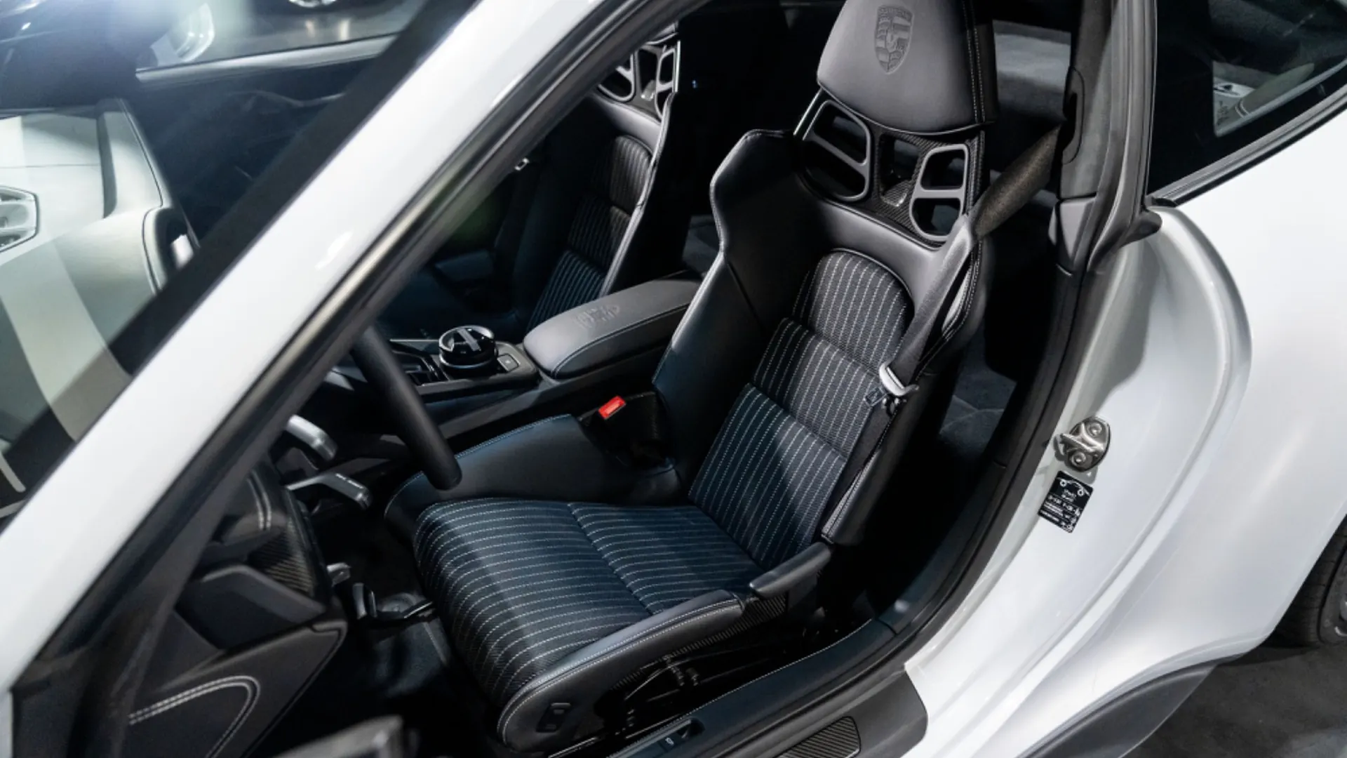 Porsche 911 — photo 15