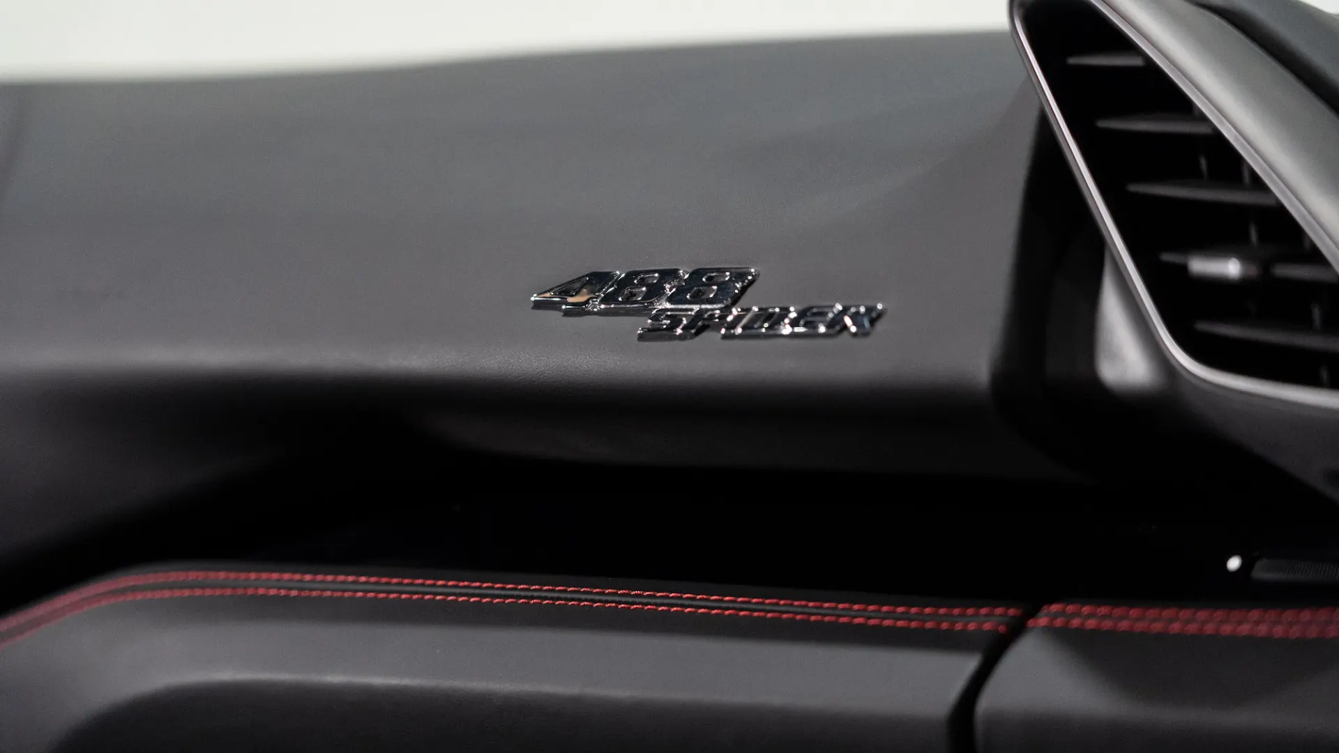 Ferrari 488 — photo 17