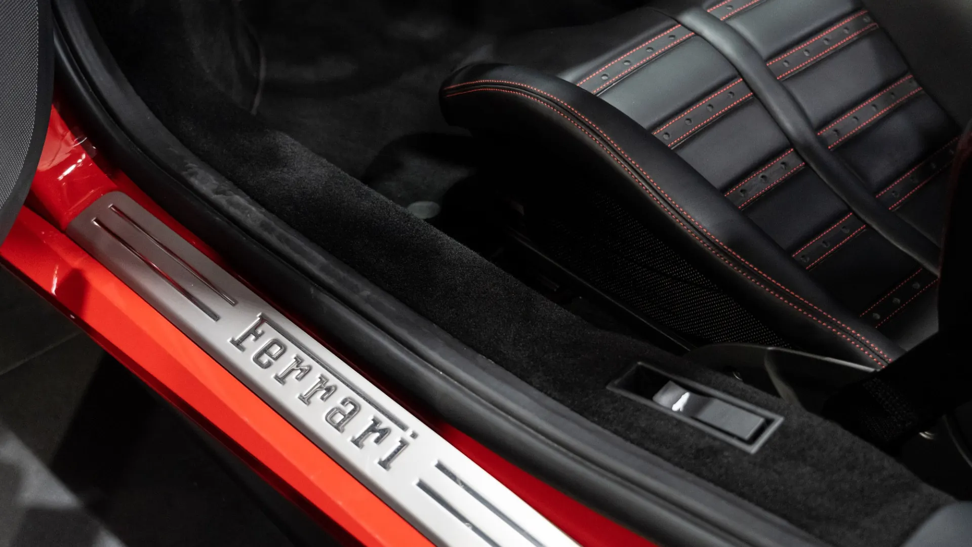 Ferrari 488 — photo 13