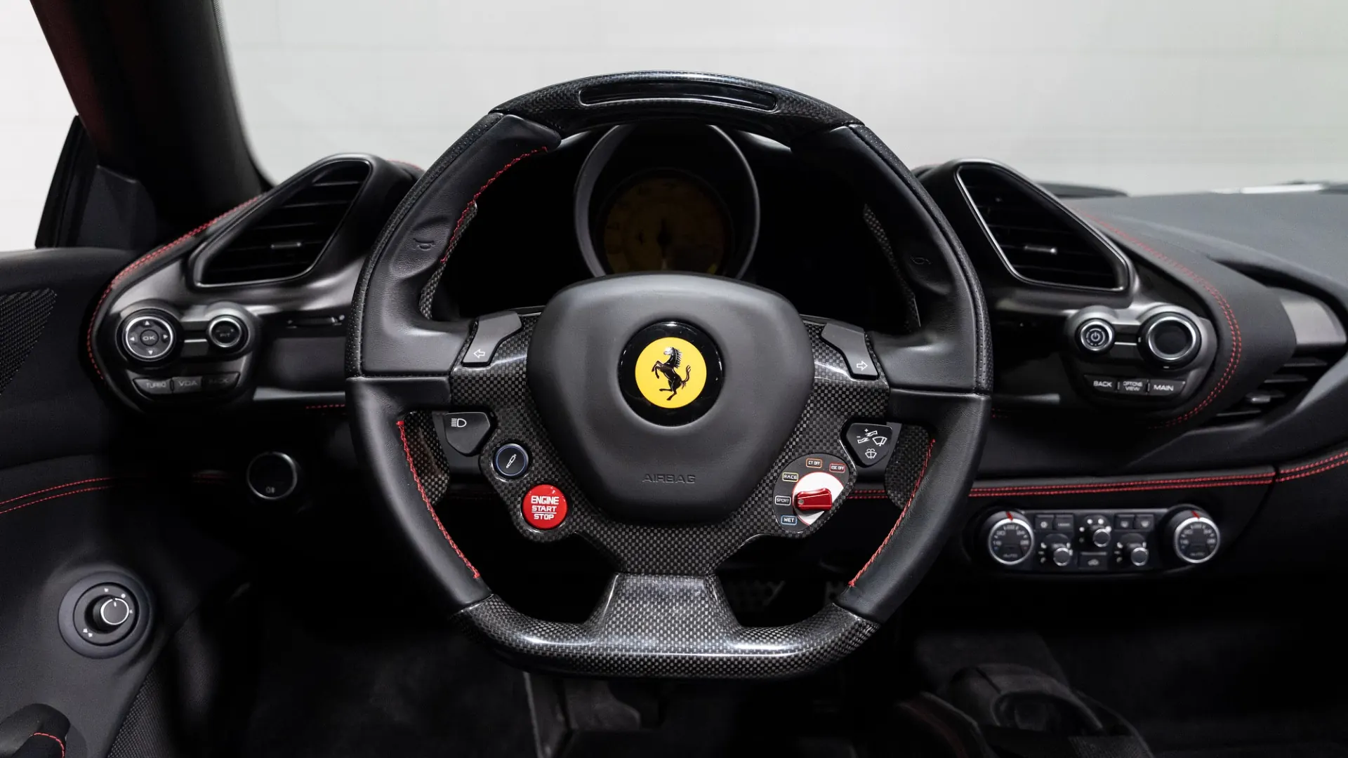 Ferrari 488 — photo 18