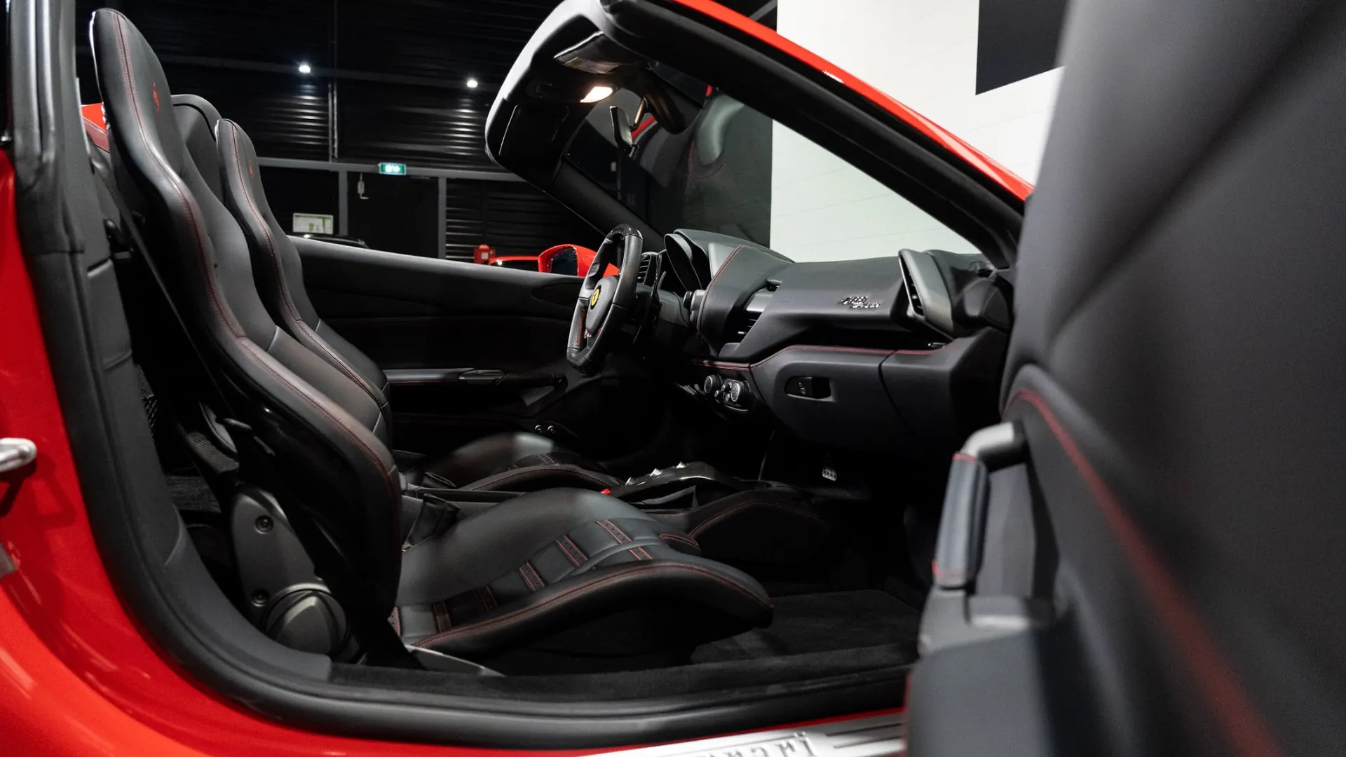 Ferrari 488 — photo 10