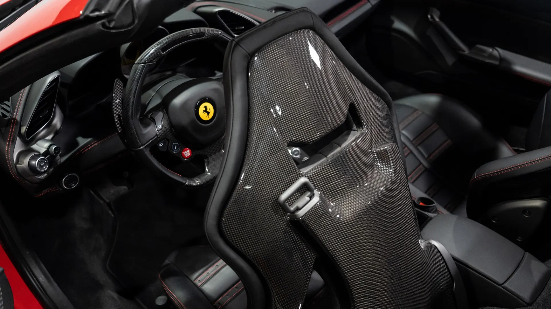 Ferrari 488 — photo 15