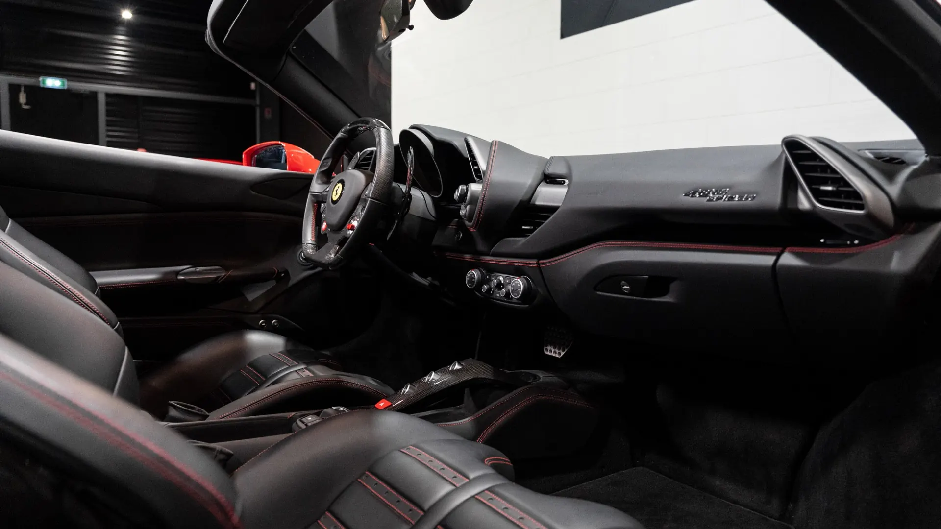 Ferrari 488 — photo 16