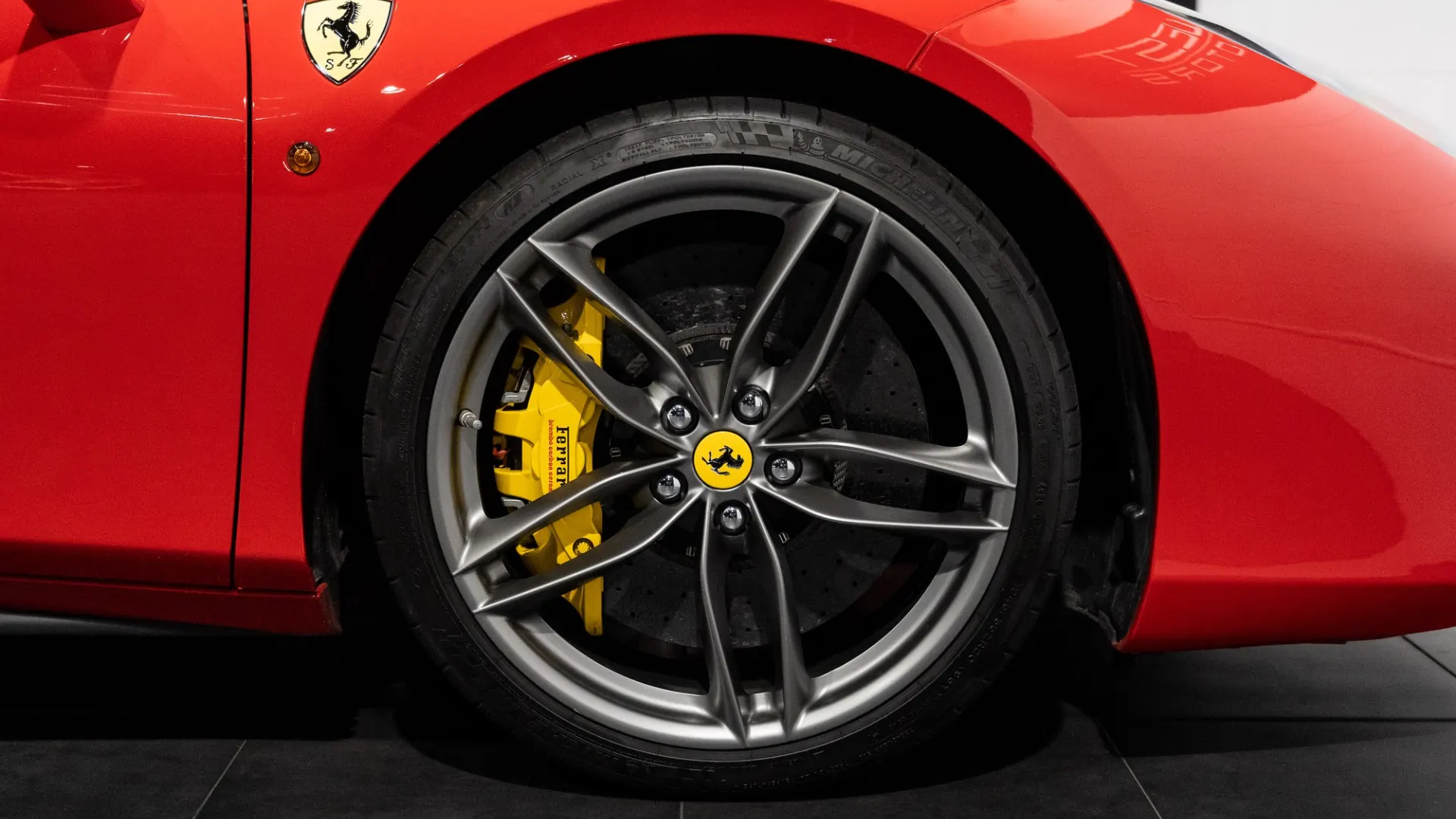 Ferrari 488 — photo 8
